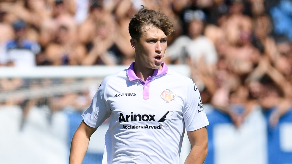 2022, Jack Hendry con la maglia della Cremonese. Foto di Giuseppe Maffia per Getty Images