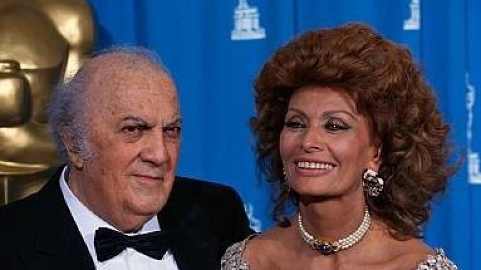 Federico Fellini e Sophia Loren