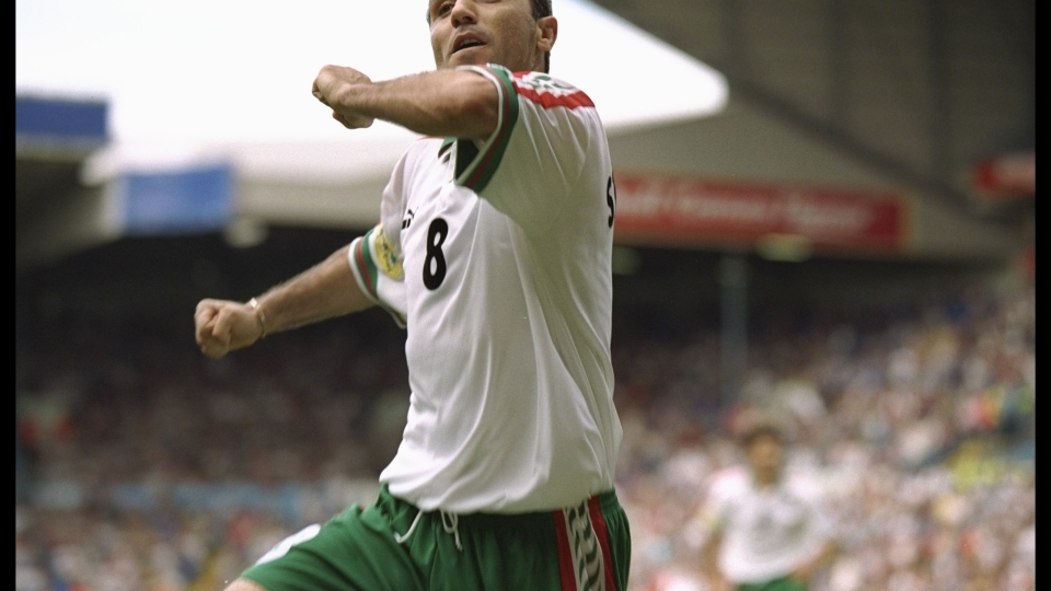 Stoichov esulta dopo un gol con la Bulgaria Hristov Stoichov
