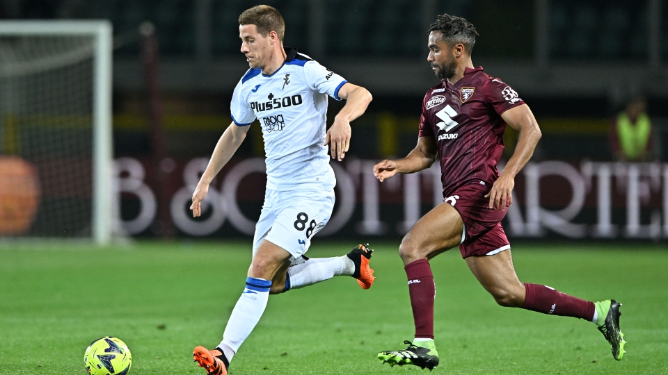 Pasalic e Djidji si sfidano durante un Torino-Atalanta Torino, Atalanta
