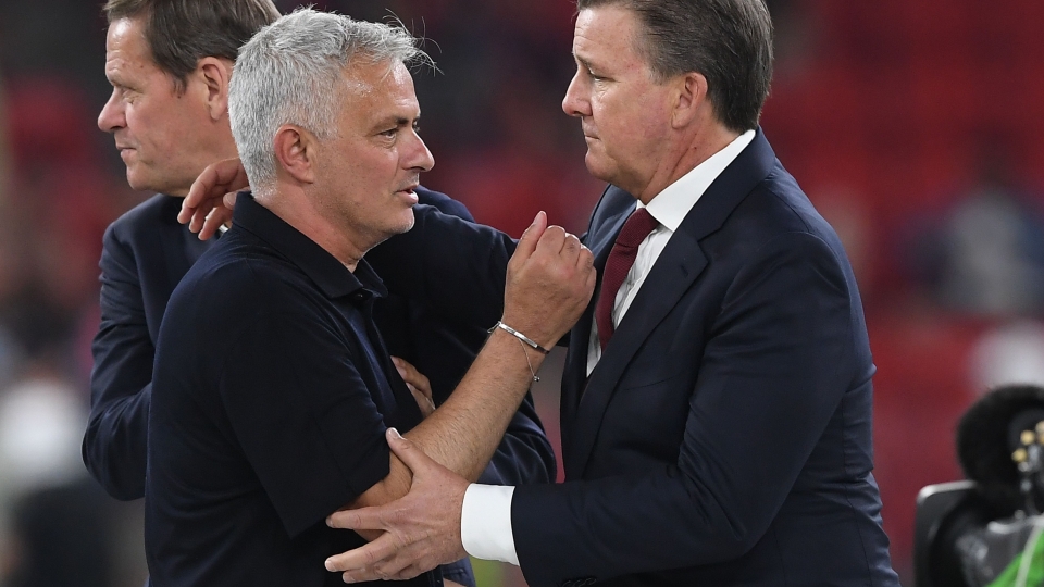 Mourinho parla con Dan Friedkin dopo la vittoria della Conference League Friedkin, José Mourinho