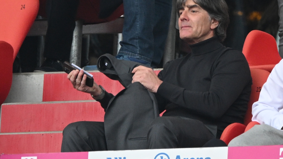 Low in tribuna durante Bayern Monaco-Lipsia Joachim Löw