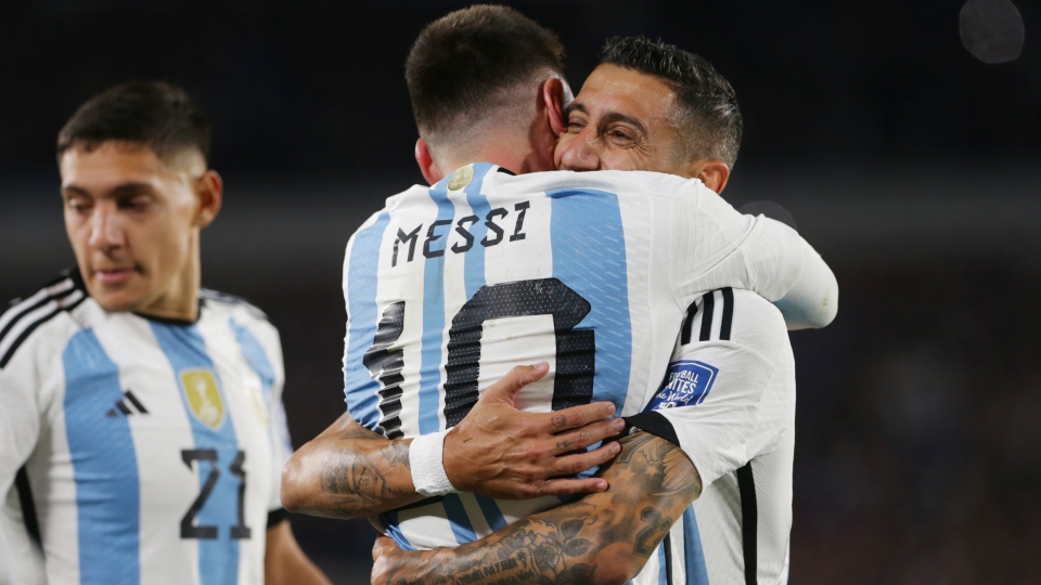 Messi abbraccia Di Maria Angel Di Maria, Lionel Messi, Argentina