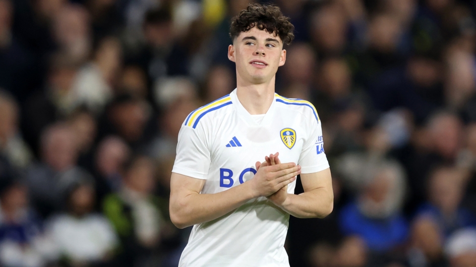 Il giovane Archie Gray in campo con il Leeds Archie Gray