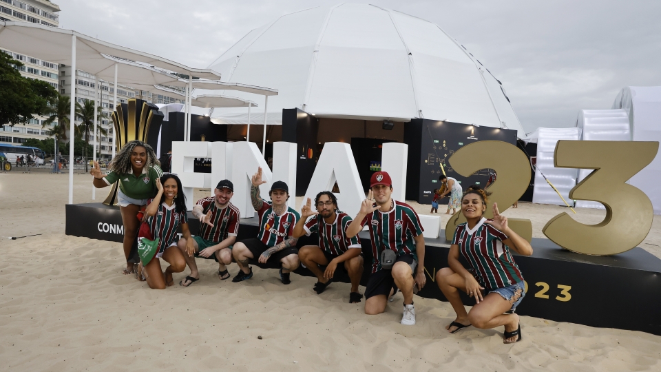 Tifosi Fluminense sulla spiaggia di Copacabana Tifosi Fluminense sulla spiaggia di Copacabana