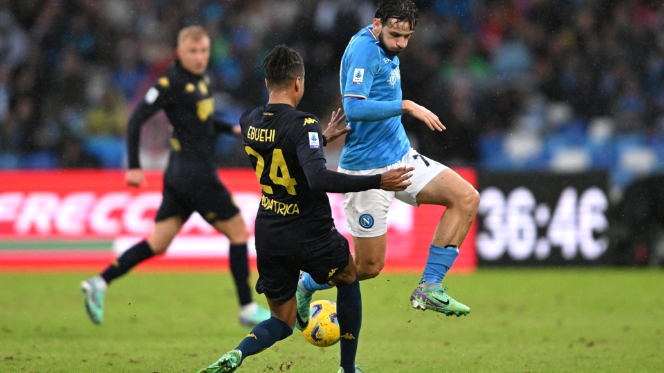 Ebuehi e Kvaratskhelia in contrasto durante Napoli-Empoli Napoli-Empoli, Khvicha Kvaratskhelia