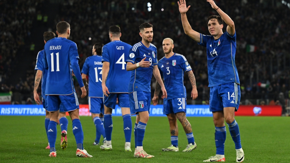 Federico Chiesa esulta dopo il gol alla Macedonia del Nord