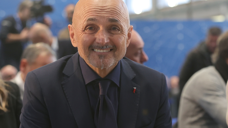 Spalletti durante la consegna della \ Luciano Spalletti