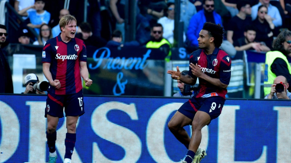 Joshua Zirkzee (Bologna) esulta dopo il gol alla Lazio