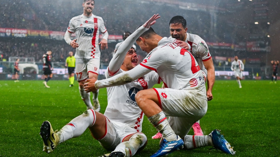 Esultanza Monza dopo il gol di Daniel Maldini al Genoa