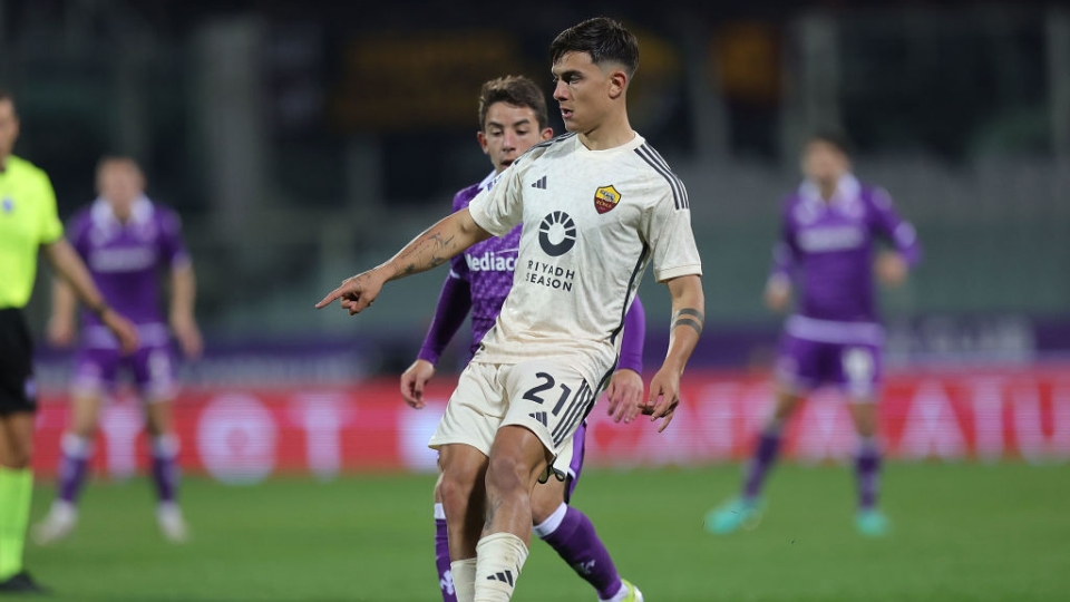 Paulo Dybala in azione durante Fiorentina-Roma Paulo Dybala in azione durante Fiorentina-Roma