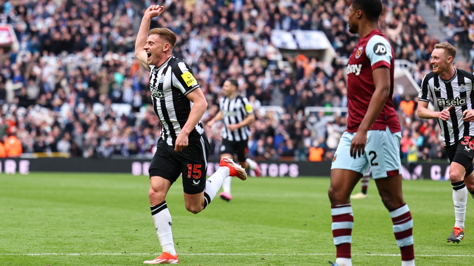 Barnes esulta dopo il gol del 4-3 contro il West Ham Harvey Barnes, Newcastle United, Tifoso Newcastle United