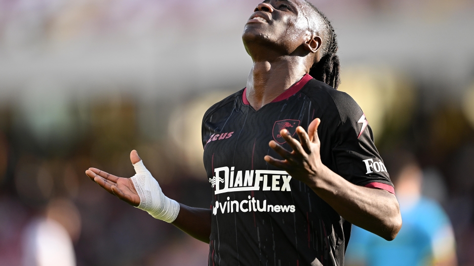 Tchaouna dopo un gol contro la Salernitana Loum Tchaouna
