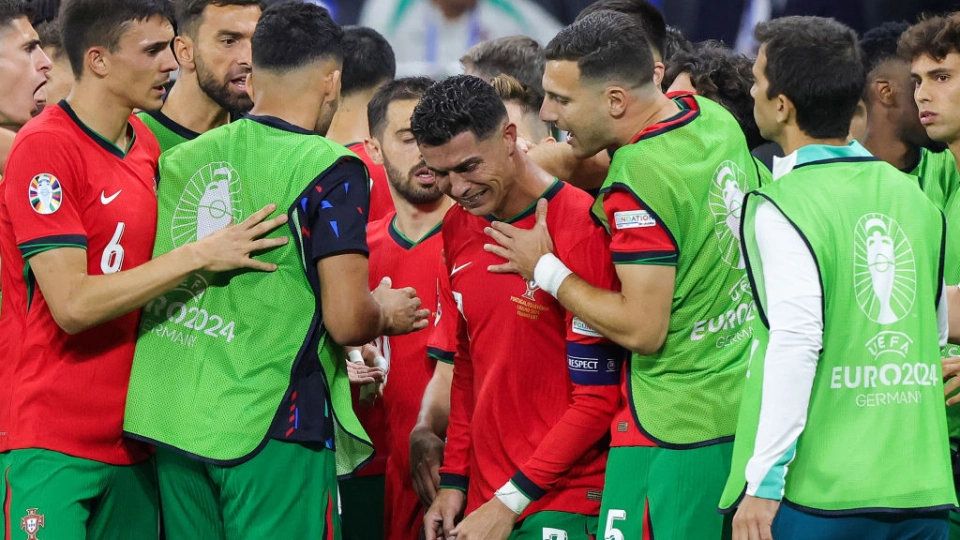 Cristiano Ronaldo in lacrime dopo il rigore fallito in Portogallo-Slovenia, ottavo di finale di Euro 2024