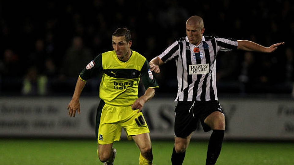 Rhys Griffiths, oggi tecnico del Penybont, quando giocava come attaccante Rhys Griffiths