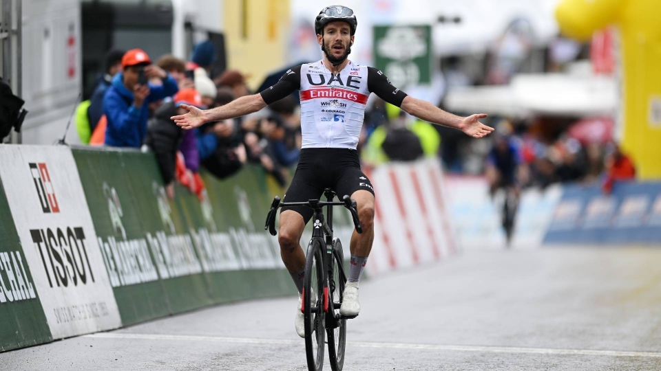 Leader al Romandia Adam Yates
