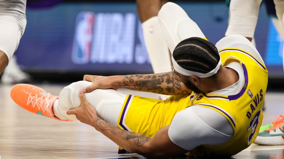 Anthony Davis clutches his left knee Anthony Davis