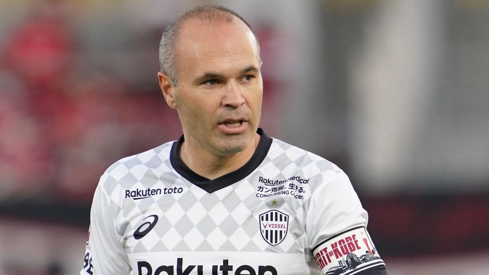 Andres Iniesta con la maglia del Vissel Kobe Andres Iniesta