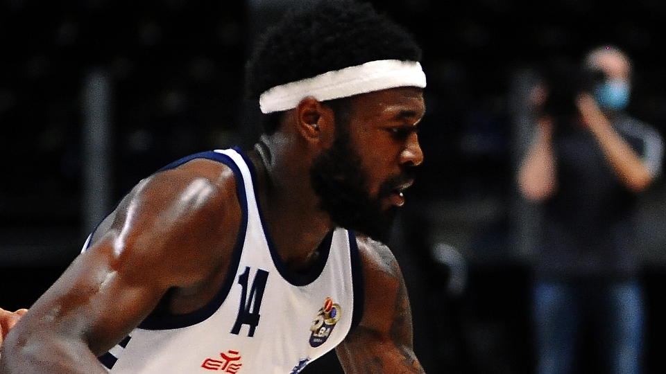 Jason Burnell in azione con la Dinamo Sassari Burnell