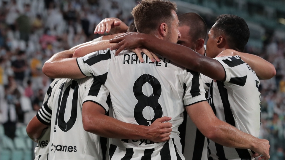 Dybala Chiesa Juventus celebrating Dybala Chiesa Juventus celebrating