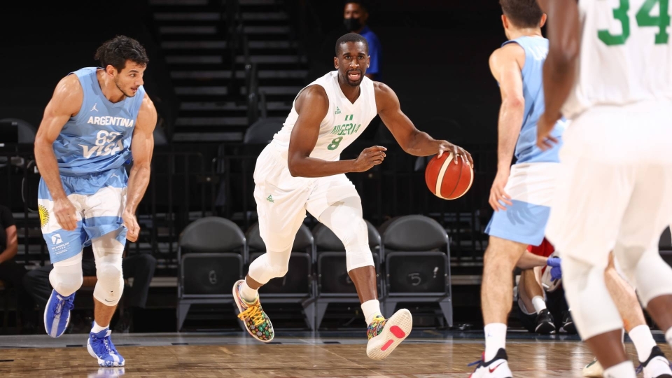 Ekpe Udoh con la maglia della Nigeria