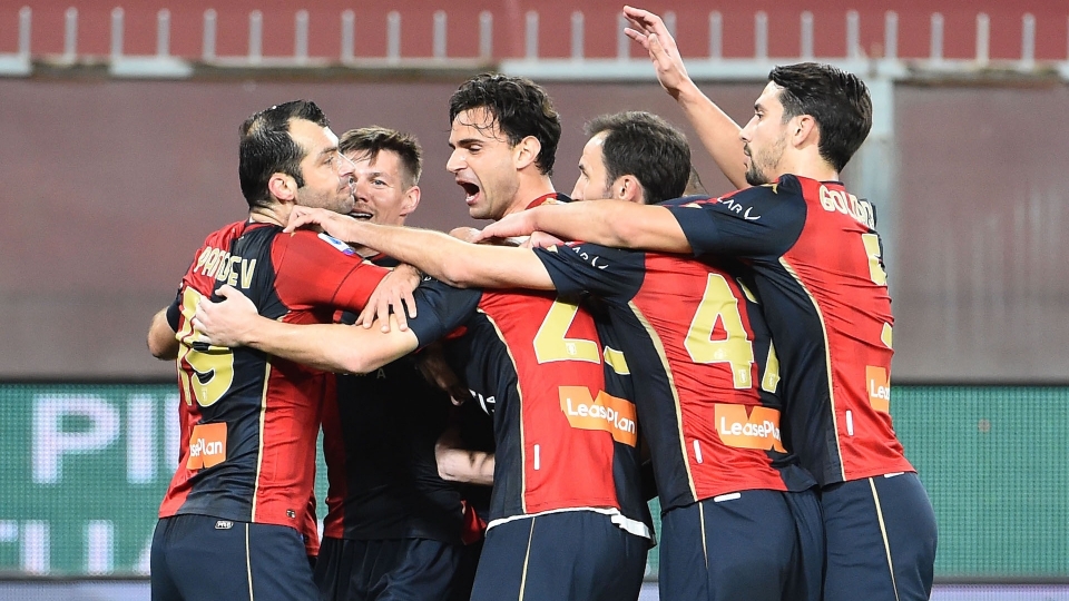 Il Genoa esulta dopo la vittoria sul Napoli Esultanza Genoa