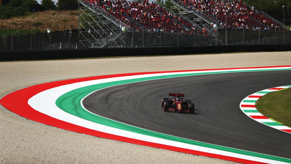 F1, Gp Mugello: le foto della Ferrari in amaranto
