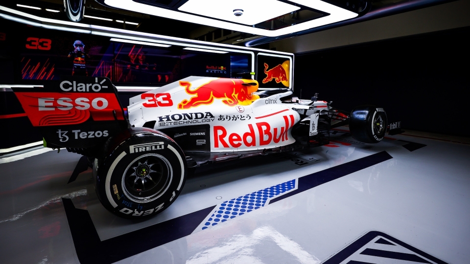 F1: le foto della Red Bull in livrea bianca