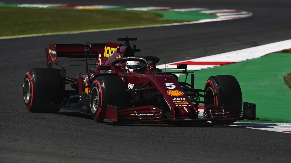 F1, Gp Mugello: le foto della Ferrari in amaranto