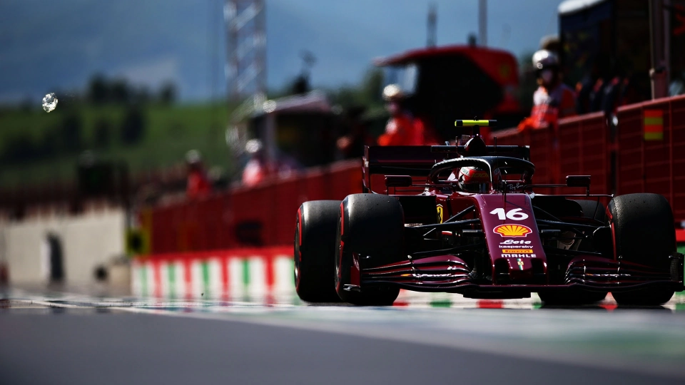 F1, Gp Mugello: le foto della Ferrari in amaranto