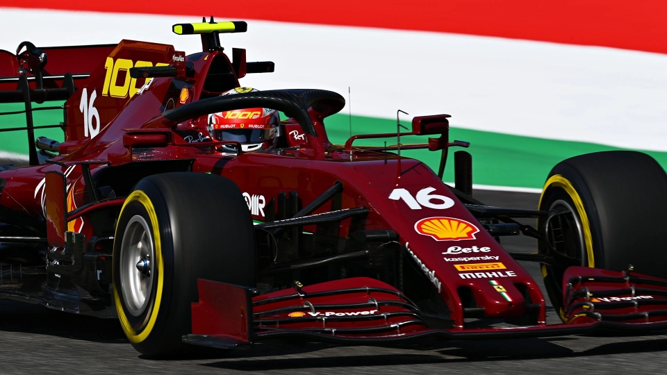 F1, Gp Mugello: le foto della Ferrari in amaranto
