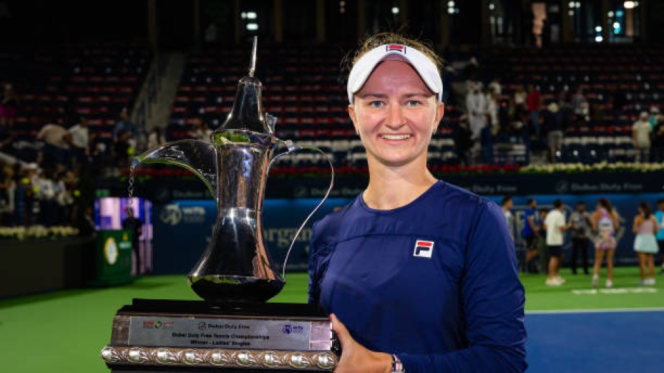 Barbora Krejcikova ha vissuto il momento migliore della stagione a Dubai, battendo in finale la numero uno al mondo Iga Swiatek Barbora Krejcikova