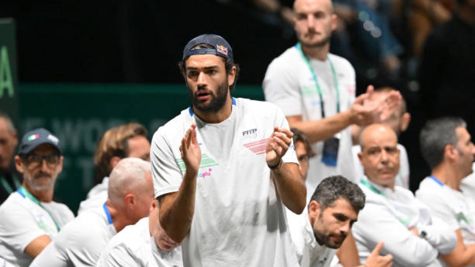 Matteo Berrettini ha partecipato da tifoso alla spedizione azzurra che ha conquistato la Coppa Davis in Spagna Matteo Berrettini