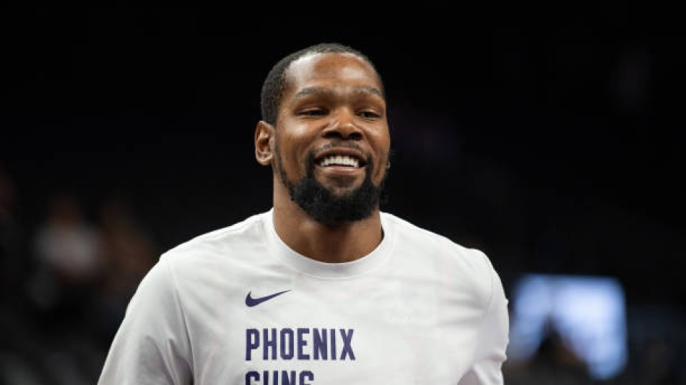 Kevin Durant dovrebbe essere affiancato dagli altri due Big Three di Phoenix, Booker e Beal, nella sfida contro i Timberwolves Kevin Durant