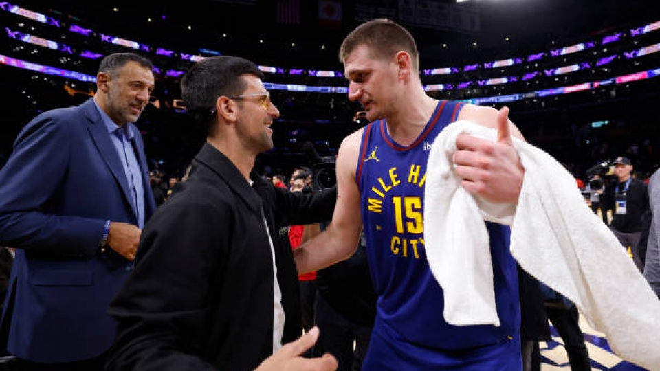 Davanti a uno spettatore illustre come il connazionale Novak Djokovic, Nikola Jokic ha offerto una prestazione stellare Nikola Jokic
