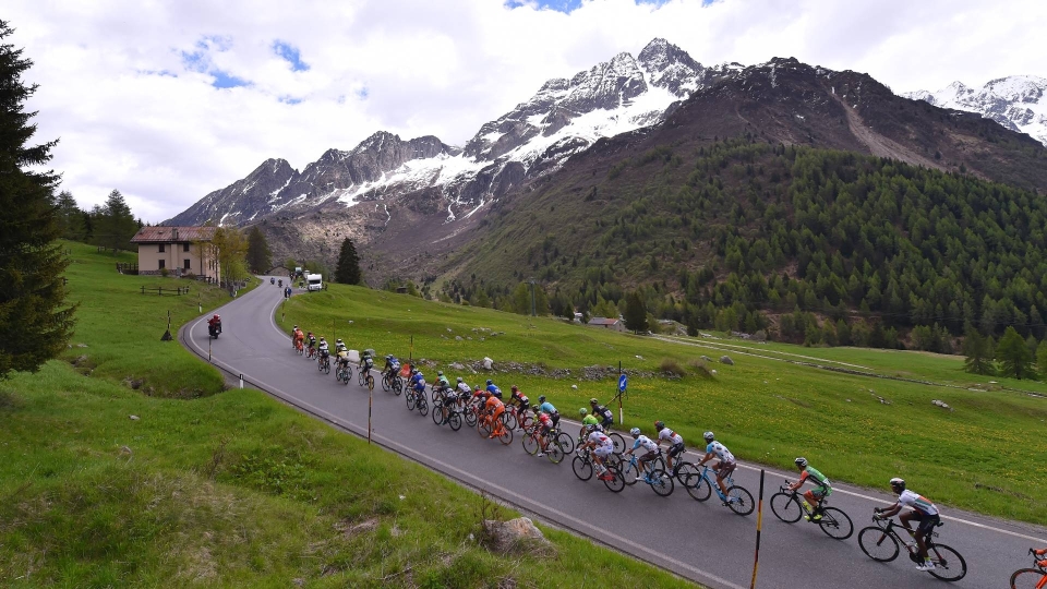 Gruppo verso il Passo del Tonale