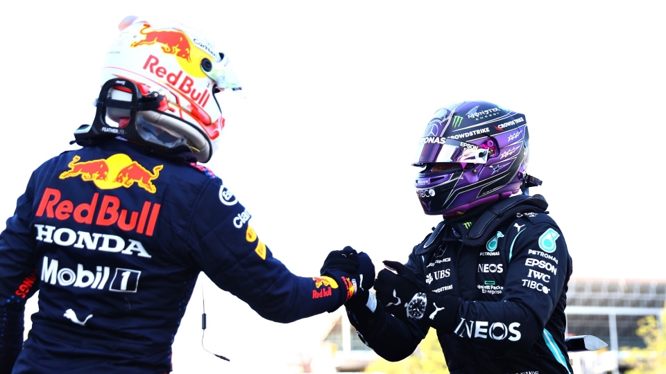 Lewis Hamilton (r) and Max Verstappen Hamilton