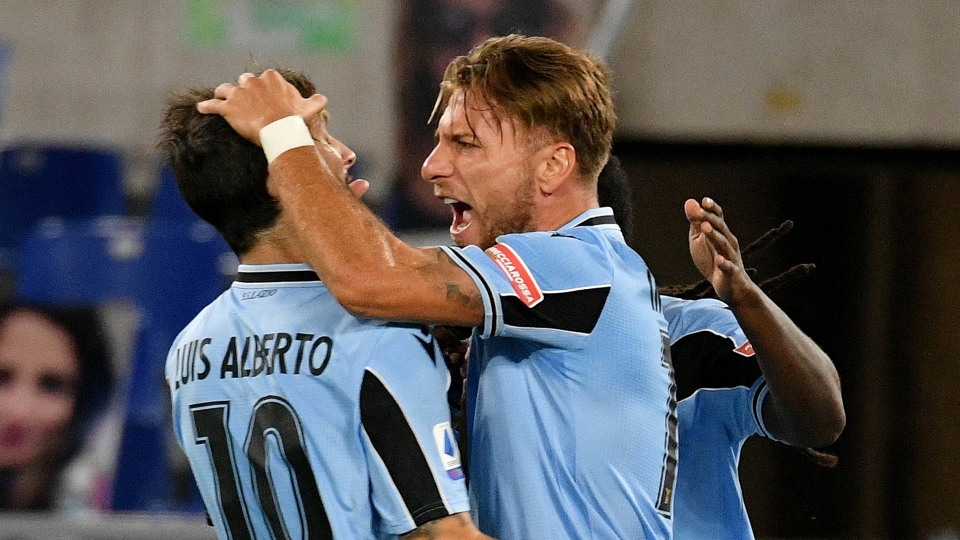 Ciro Immobile e Luis Alberto festeggiano il gol della Lazio Immobile, Luis Alberto