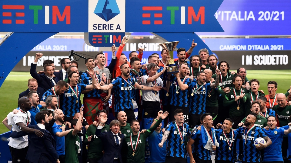 Inter players celebrate