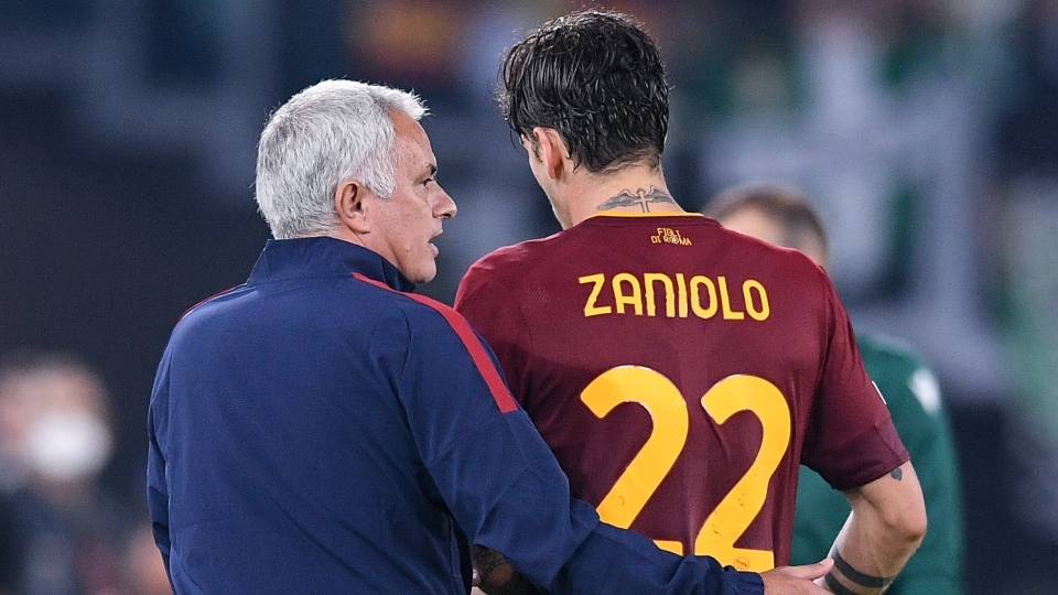 José Mourinho e Nicolò Zaniolo, Roma 2022-2023. Foto di Giuseppe Maffia per Getty Images