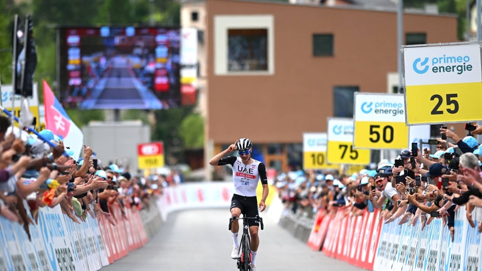 Vince al Giro di Svizzera Juan Ayuso