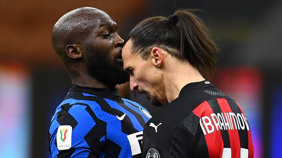 Le foto dello scontro tra Ibra e Lukaku