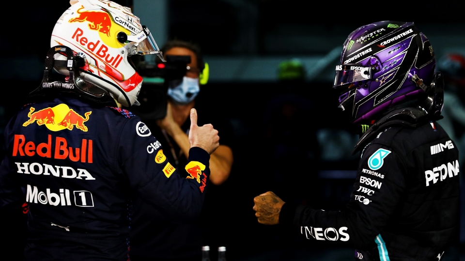 Lewis Hamilton e Max Verstappen