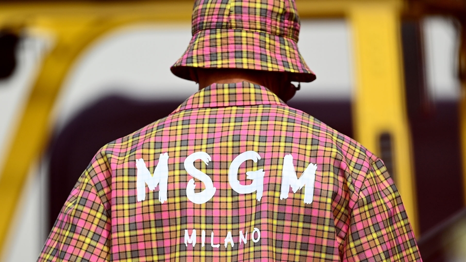 Lewis Hamilton sbalordisce con il nuovo look