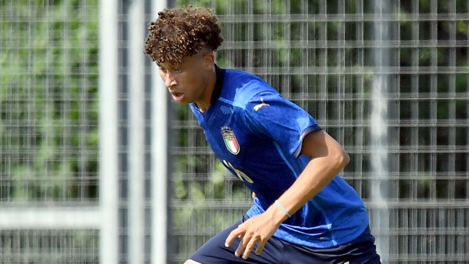 Luigi Palomba con la maglia dell\ Luigi Palomba