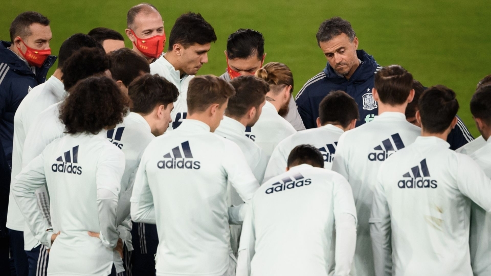 Luis Enrique insieme alla sua Spagna Luis Enrique España