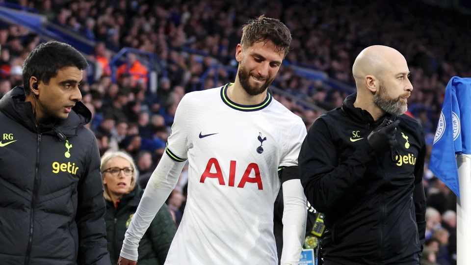 Leicester-City-Tottenham, Premier League 2022-2023: 11 febbraio 2023, Rodrigo Bentancur (Tottenham) esce dal campo infortunato