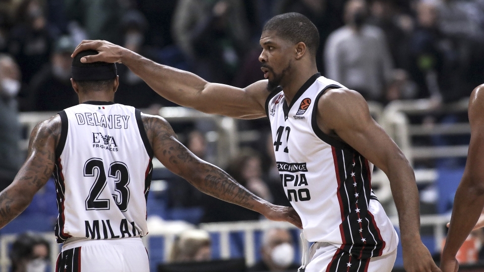 Malcolm Delaney e Kyle Hines