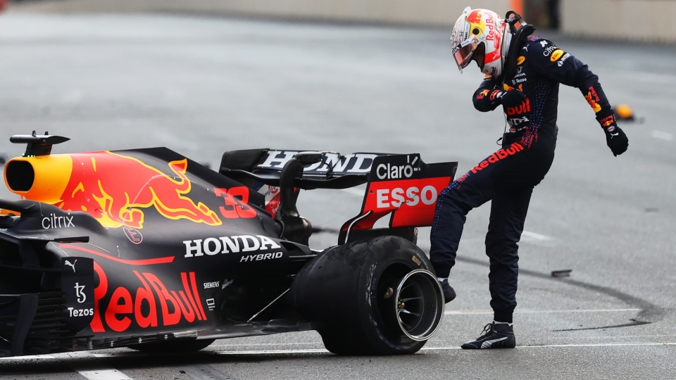 Verstappen furibondo dopo il ritiro di Baku Max Verstappen