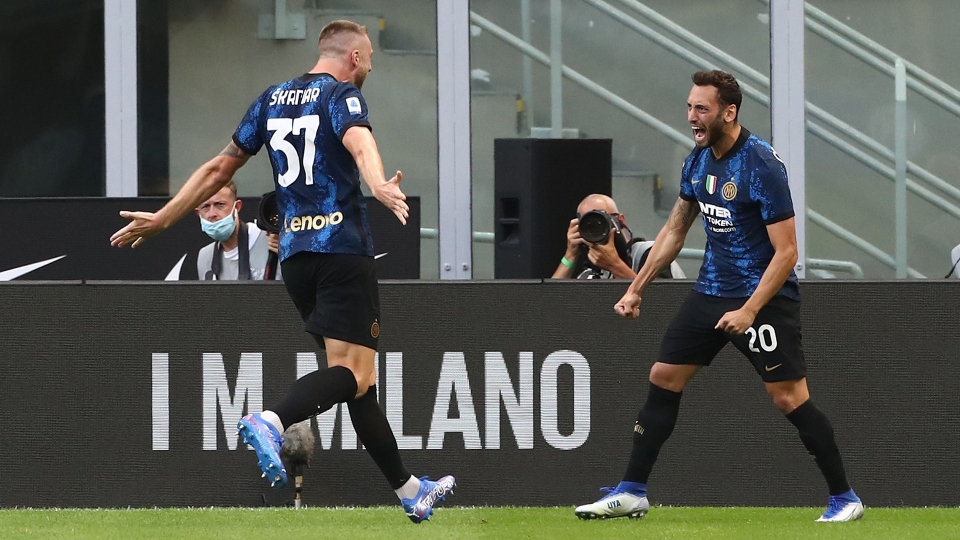 Milan Skriniar Hakan Calhanoglu Inter 2021-22